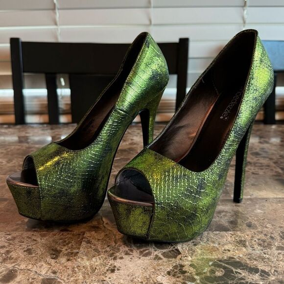 Shoe Dazzle Platform Heels Size 7 Metallic Green Snake Print Peep Toe - Picture 11 of 12
